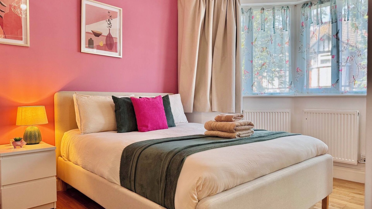 Tokyngton Apartment | Modern 1-Bed Apt 30min to Central London & Parking