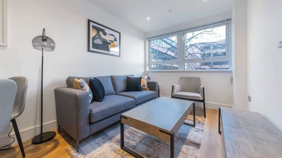 East Grinstead Apartment | Modern 1 Bedroom Apartment in East Grinstead