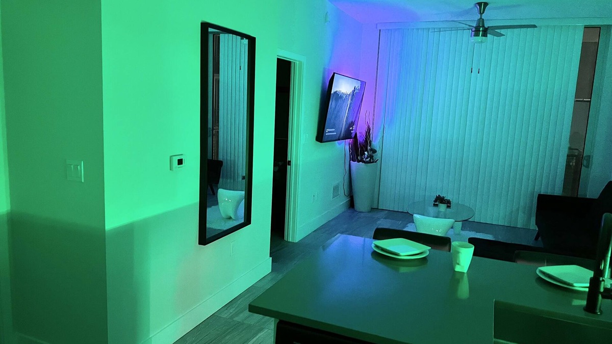 Dania Beach Condo | MODERN 1 BEDROOM 1 BATHROOM CONDO NEAR FLL AIRPORT
