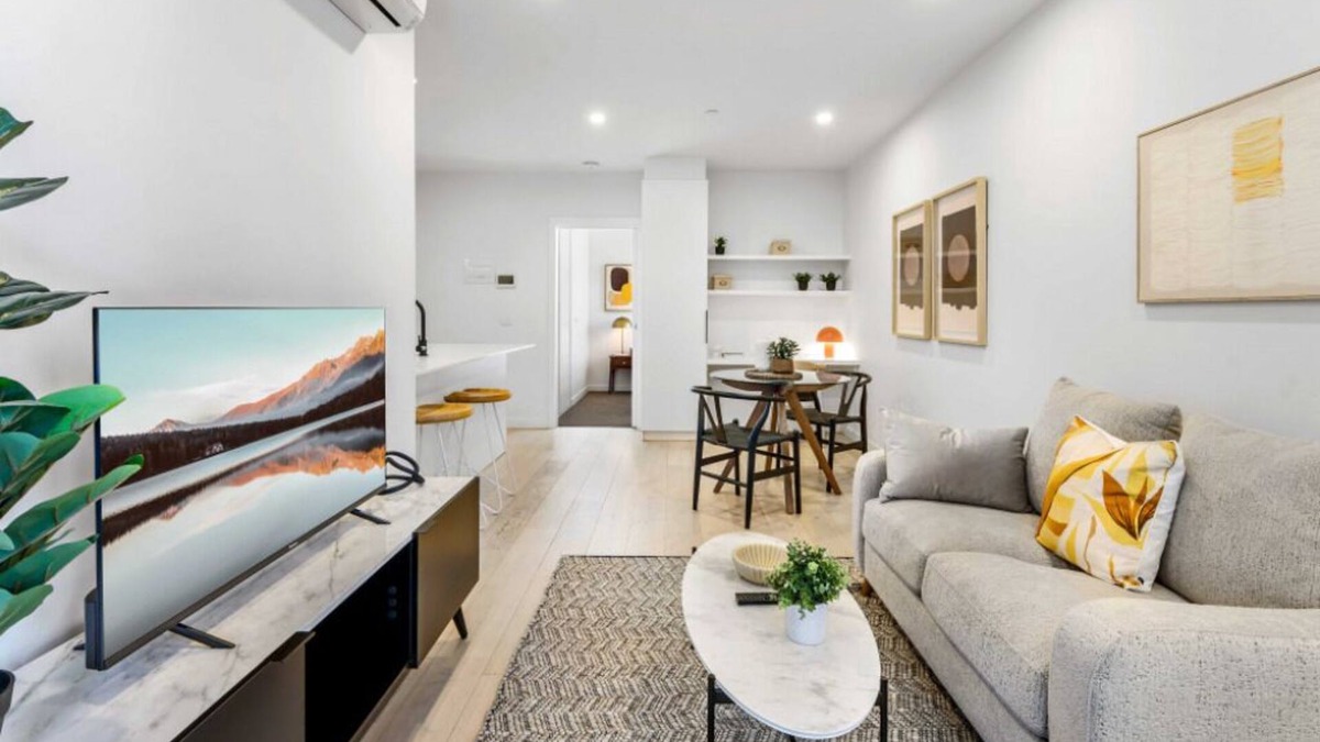 Footscray Apartment | Modern 1-Bedroom Apartment in Delightful Footscray with Wi-Fi and Study Nook