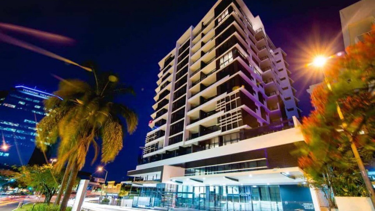 Toowong Apartment | Modern 1-Bedroom Apartment with Parking & Pool in Toowong