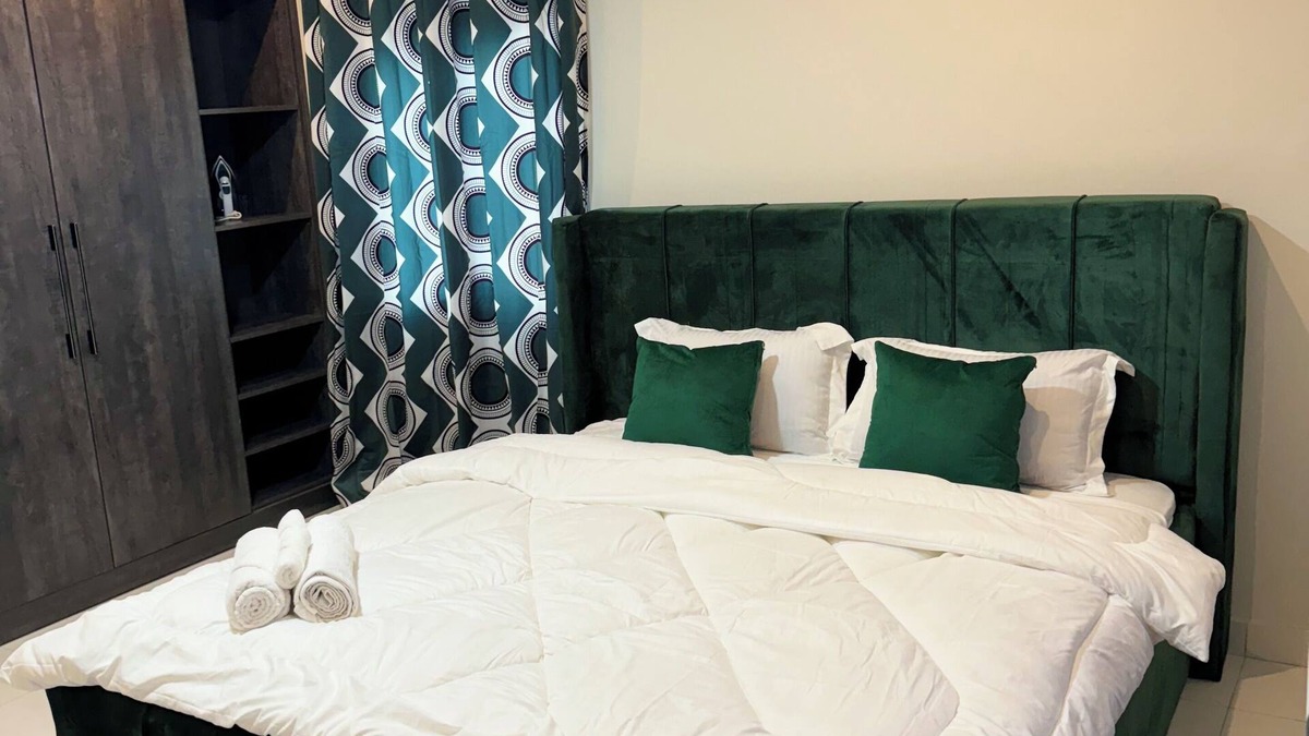 Accra Apartment | Modern 1-bedroom apartment in Accra, walking distance to shopping and dining