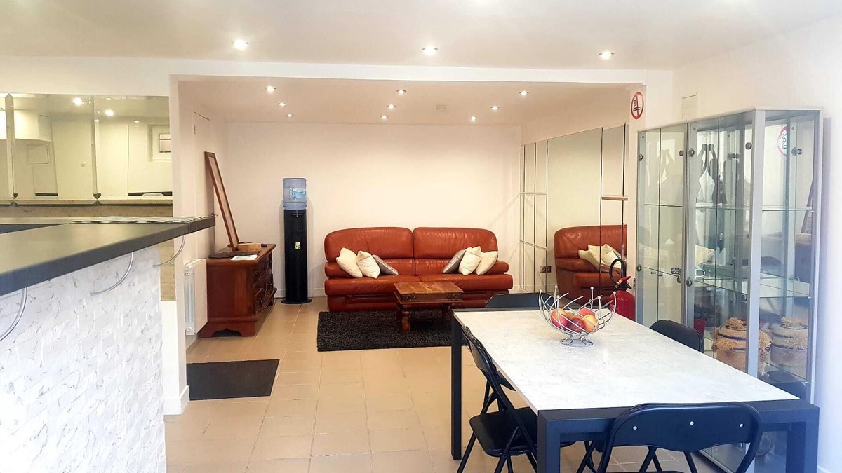 Osny Apartment | Modern 1-bedroom apartment+ jacuzzi