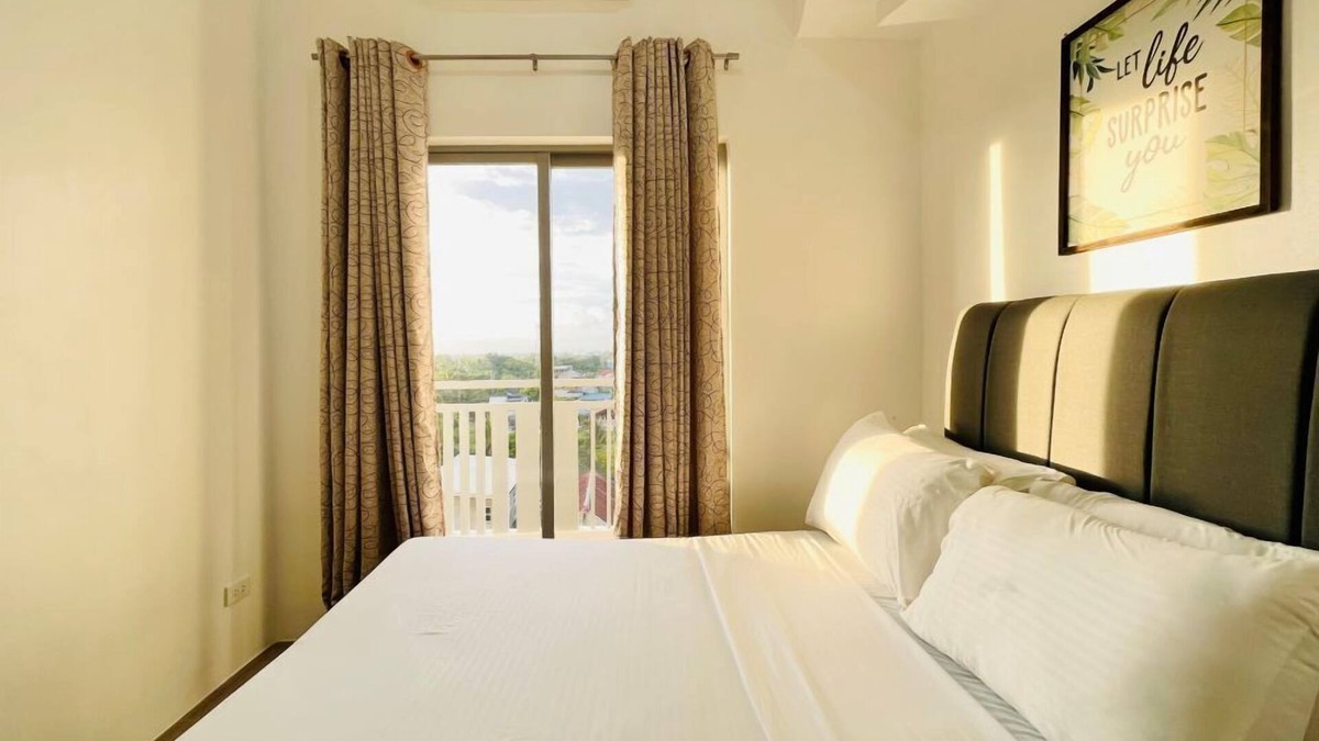 Mandurriao Condo | Modern 1-Bedroom Condo with Balcony at WV Towers