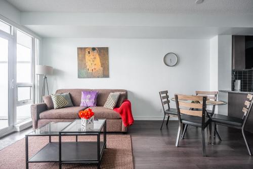 Yonge-Eglinton Apartment | Modern 1 Bedroom Dunfield Ave Apartment