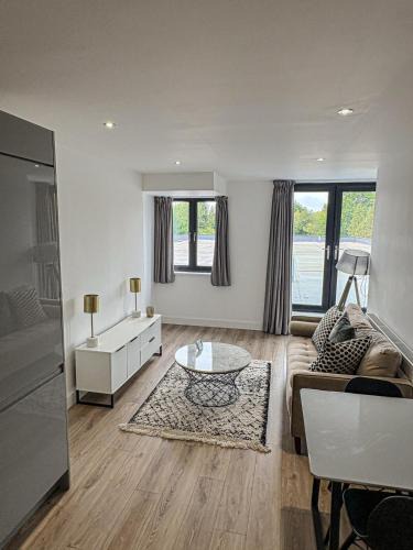 Barnt Green Apartment | Modern 1-Bedroom Flat near NEC, Solihull