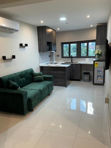 Accra Apartment | Modern 1 Bedroom Ground Floor Apartment with Serene Mountain Views, close to Aburi Walking Trail