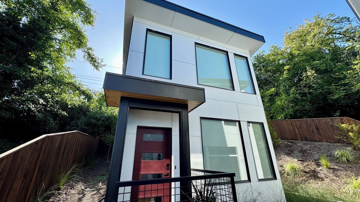 Seattle Metro Area House | Modern 1-bedroom house with AC in West Seattle. Close to Alki and Downtown