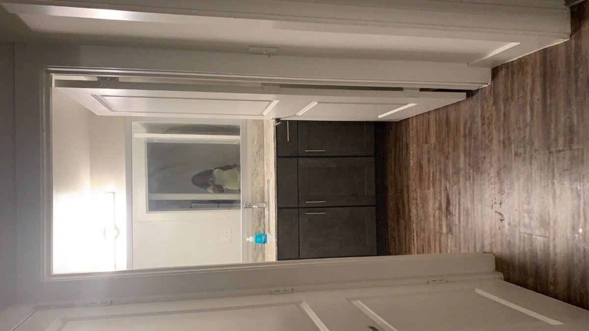 West Dallas Apartment | Modern 1 bedroom loft apartment Trinity Grove near Down town with Dallas City view.