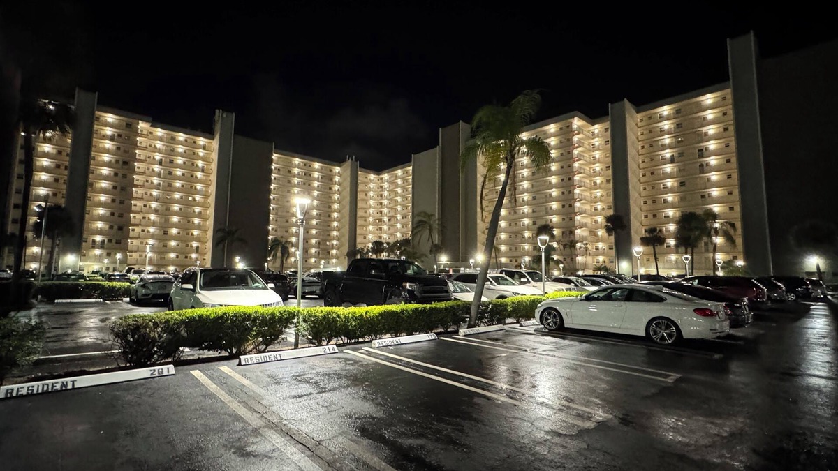 Cypress Point Apartment | Modern 1-bedroom Penthouse Suite fitness room, WiFi in delightful Pompano Beach