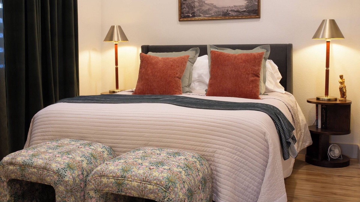 Central Point House | Modern 1 BR Guest House in Central Point, OR. Your ideal Southern Oregon stopover! Features AC, full kitchen, W/D, and dedicated workspace. Quick and convenient access to I-5 and local attractions.