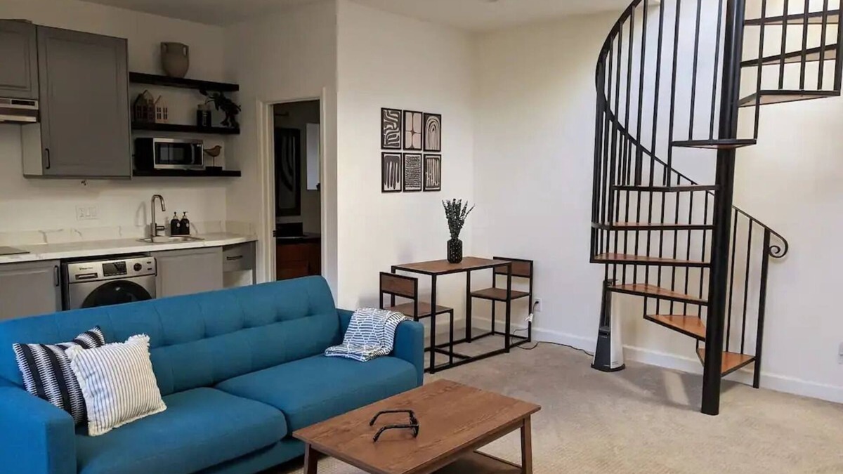 Waverly Park House | Modern 1-Br Oasis, Close to Tech Giants+Investors!