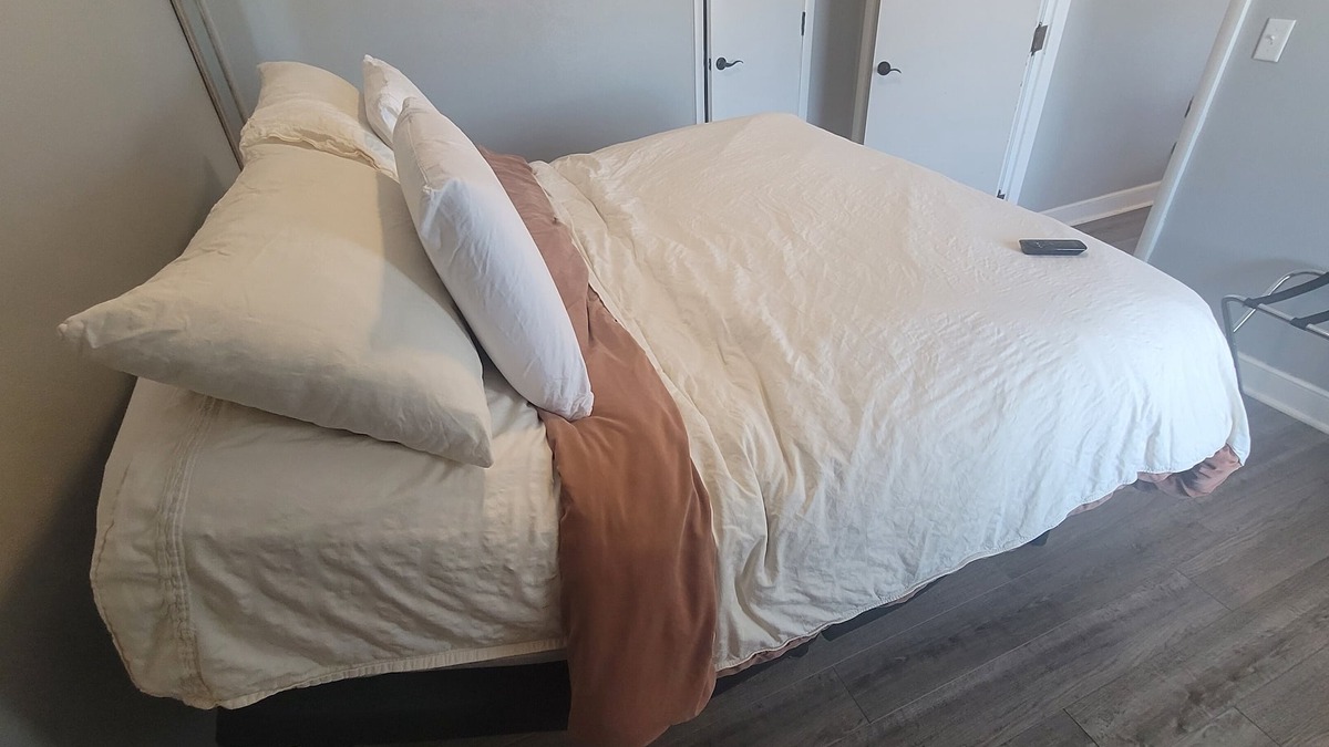 Luverne Apartment | Modern, 1 King Bedroom overlooking downtown