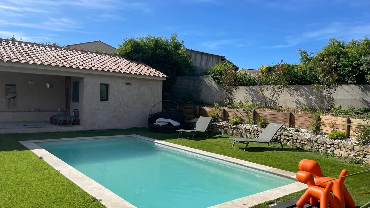 Gardanne House | Modern 110m2 air-conditioned house with garden and private heated pool.