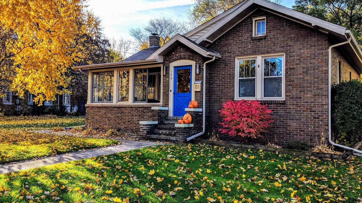 Allouez House | Modern 1920's Bungalow ~ 5 Minutes from Lambeau Field