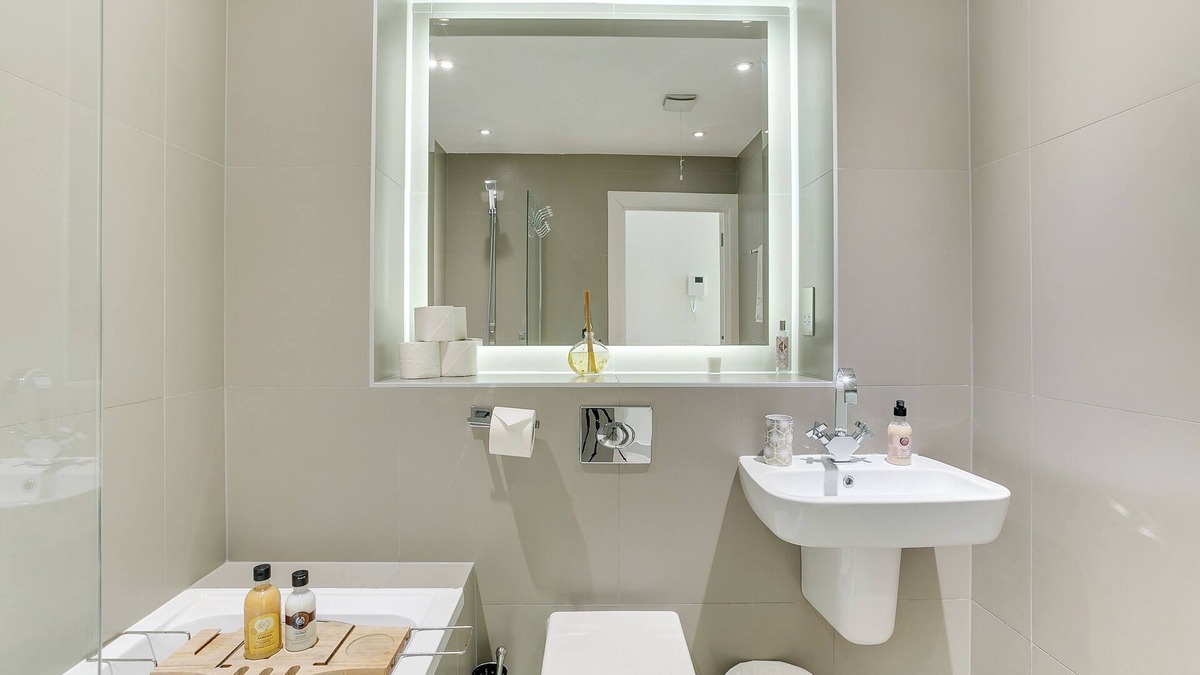 Tower Hamlets Apartment | Modern 1BD Flat, close to Liverpool Street