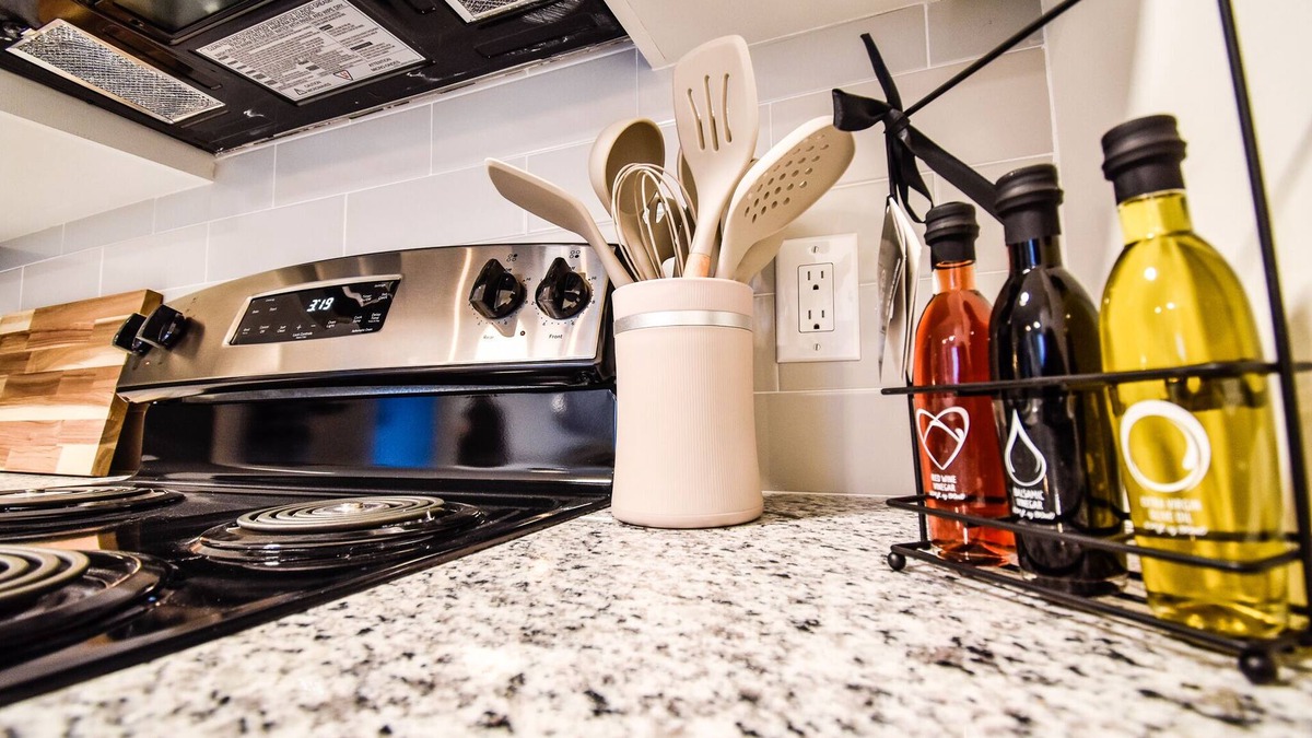 Bound Brook Apartment | Modern 1BD in apt in historic Bound Brook, NJ.