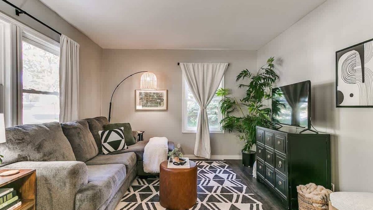 Ames House | Modern 1BR/1BA Chic UrbanRetreat