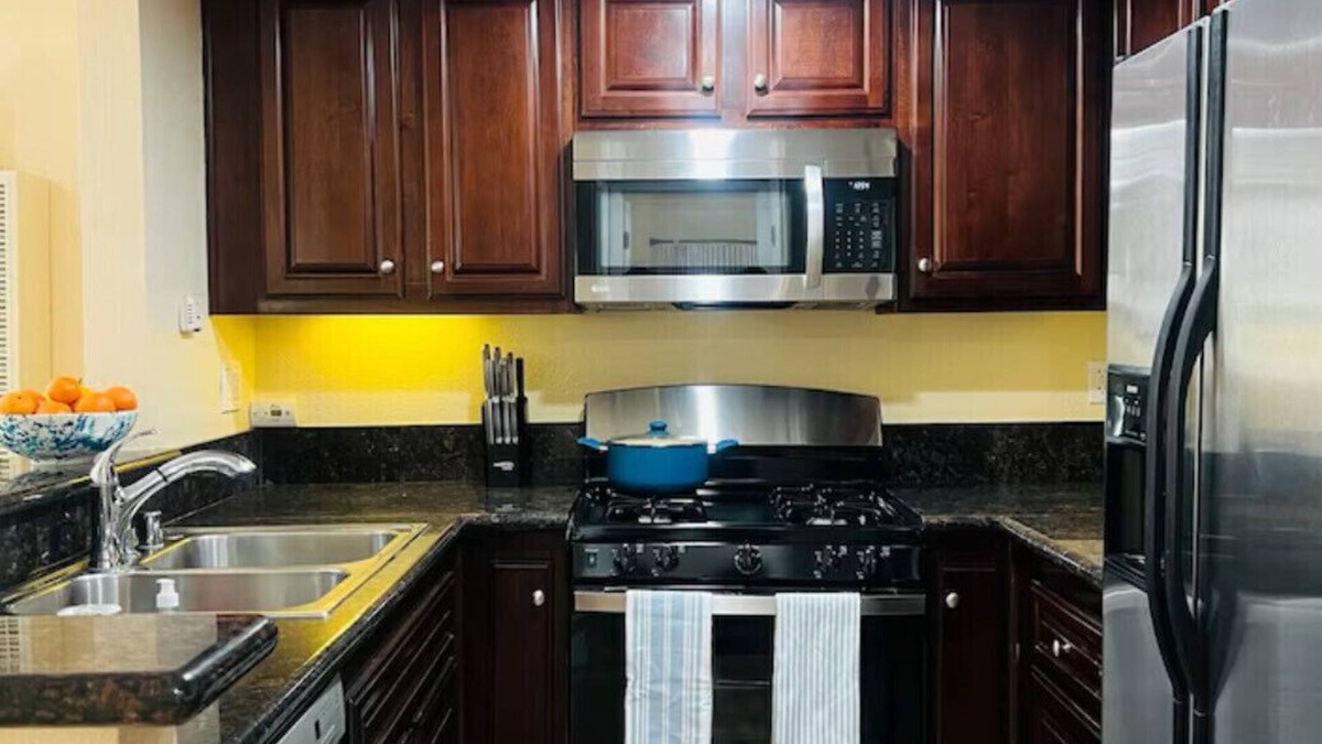 University City Apartment | Modern 1BR/1BA Getaway in Central San Diego – Walk to Zoo, Balboa Park & Dining