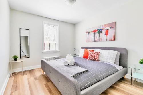 Hamilton Apartment | Modern 1BR Apartment in Corktown Hamilton