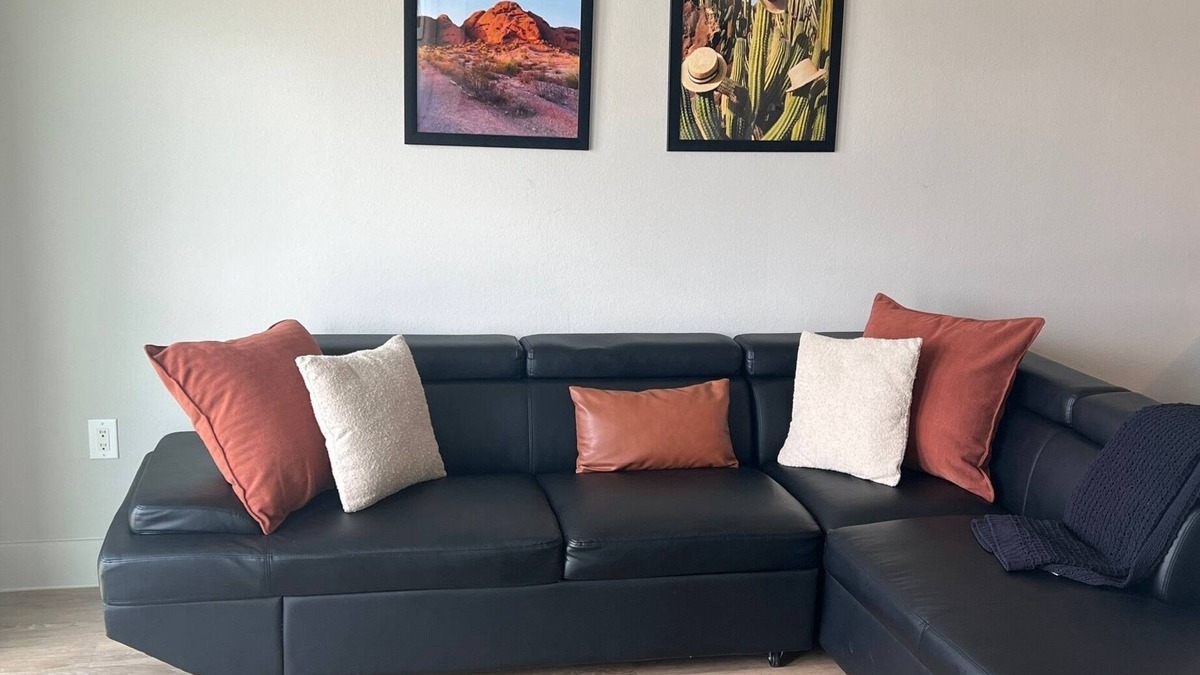 Deep Ellum Apartment | Modern 1BR Apt with WiFi, Pool, Gym & Free Parking —5 Mins to Downtown Dallas!