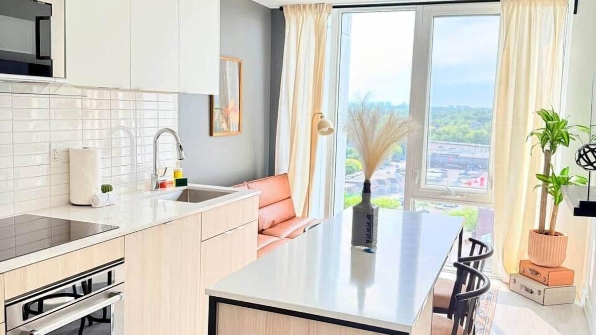 Port Credit Apartment | Modern 1BR Condo in Port Credit – Steps to Lake