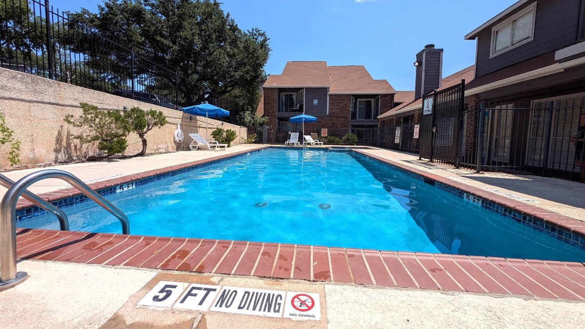 Riverside Condo | Modern 1BR Condo Minutes from Downtown Austin with Pool, Patio, Workspace & Luxe mattress