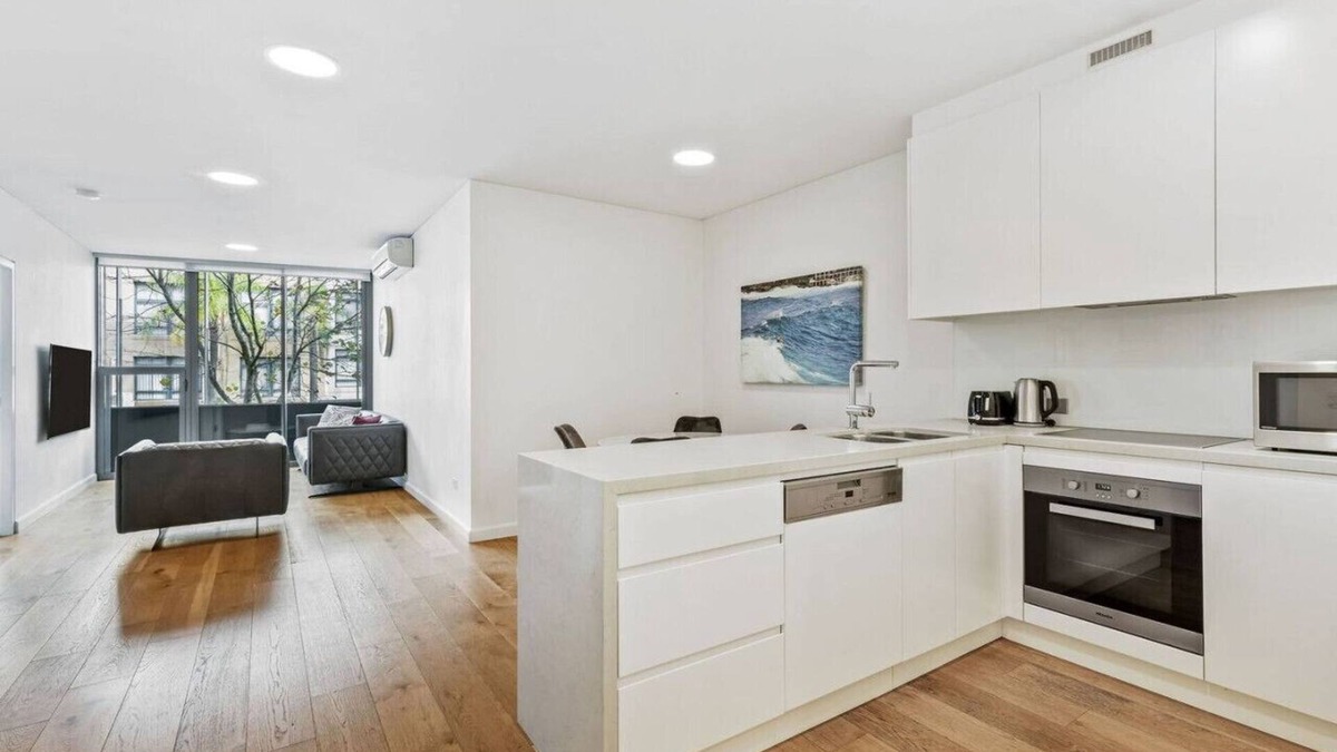 Neutral Bay Apartment | Modern 1BR in Neutral Bay, Near CBD & Transport