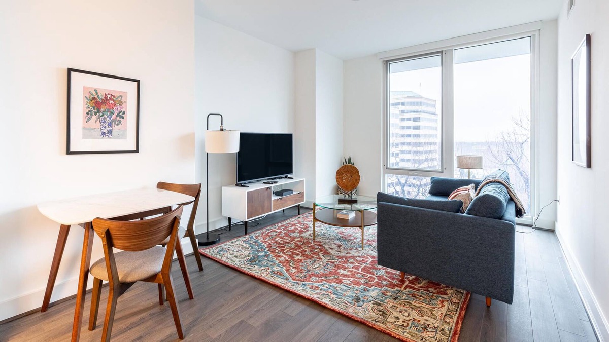 Reston Apartment | Modern 1BR in Reston, Parking + Pet-Friendly