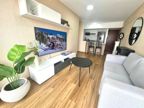 Santa Catalina Apartment | Modern 1BR on J Prado Board San Isidro