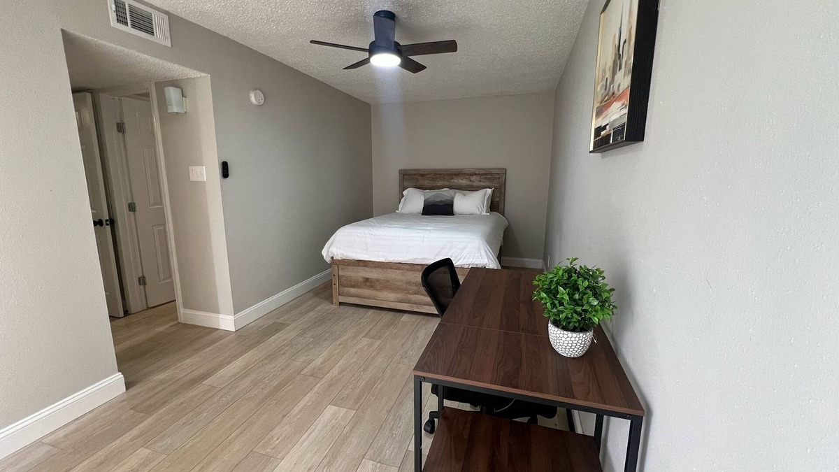 Oaks Historic District Apartment | Modern 1BR Peaceful Stay