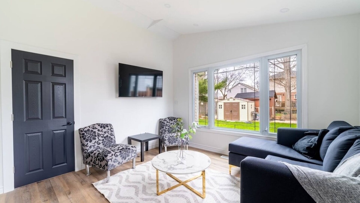 Welland House | Modern 2 Bdrm Home/Apt 20 mins to falls