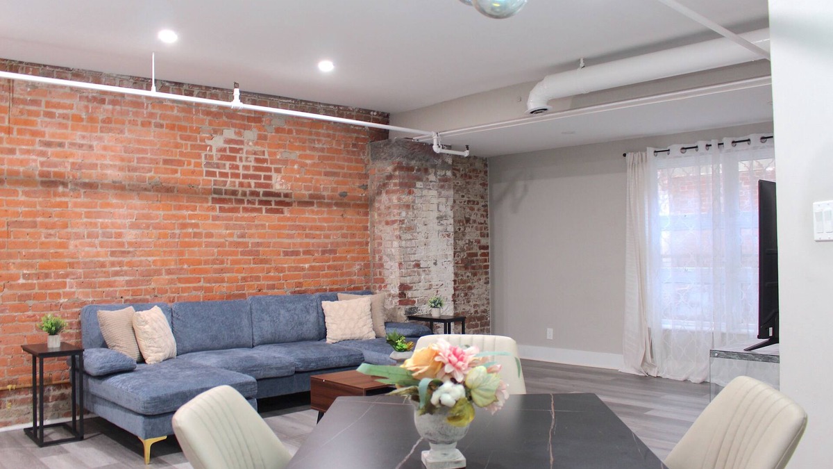 Albany Apartment | ★MODERN 2 bed, 1 bath w/patio! Great downtown location ★