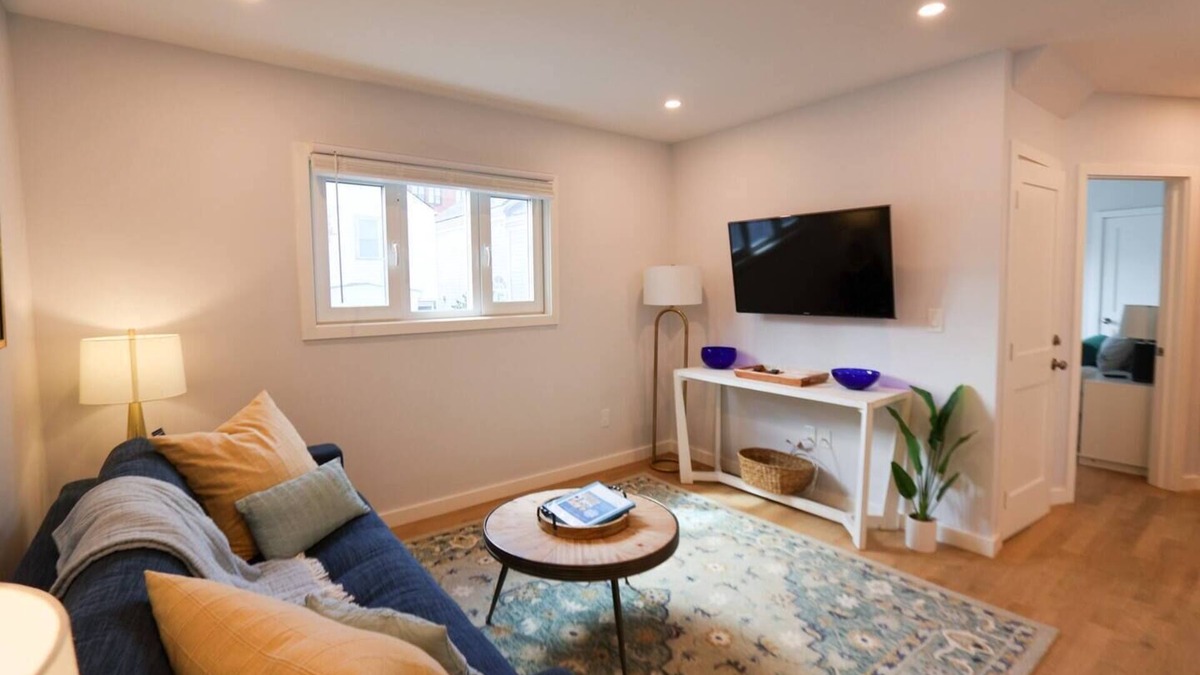 Arefth Apartment | Modern 2 bed,2 bath Gem MIT | Central Cambridge