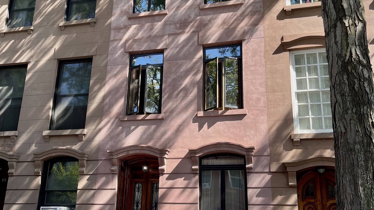 Carroll Gardens Apartment | Modern 2 Bed 2 Bath & Sofa bed w/Dedicated workspace & Large Garden