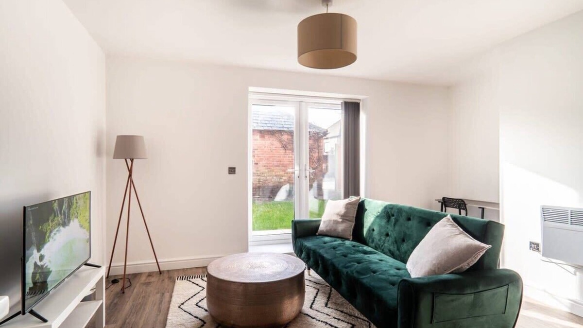 Crosby Apartment | Modern 2 Bed Apartment in Waterloo, Liverpool