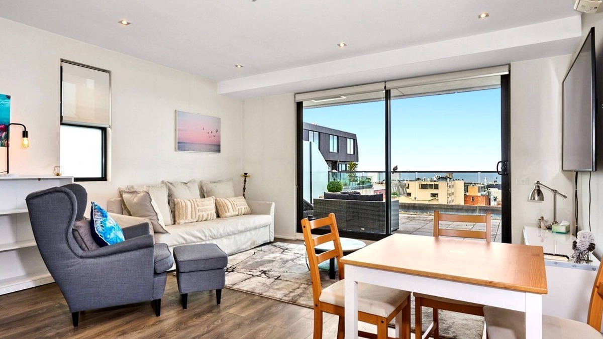 St Kilda Apartment | Modern 2-Bed Apartment with Ocean Views and Parking