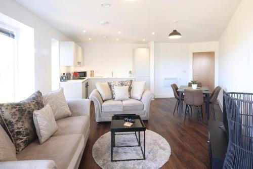 Bicester Apartment | Modern 2 bed close to Bicester Village, Parking