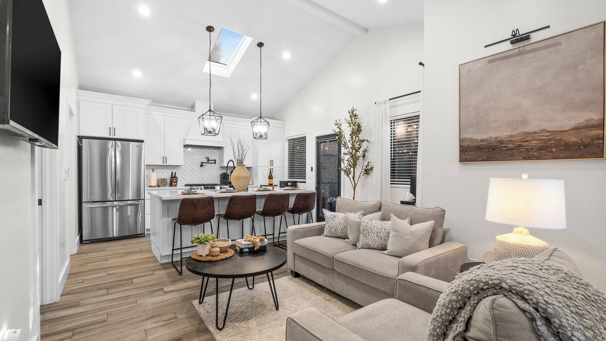 Berryessa House | Modern 2-Bed Family Haven 🏡 Pet-Friendly + EV Charging 🐾⚡