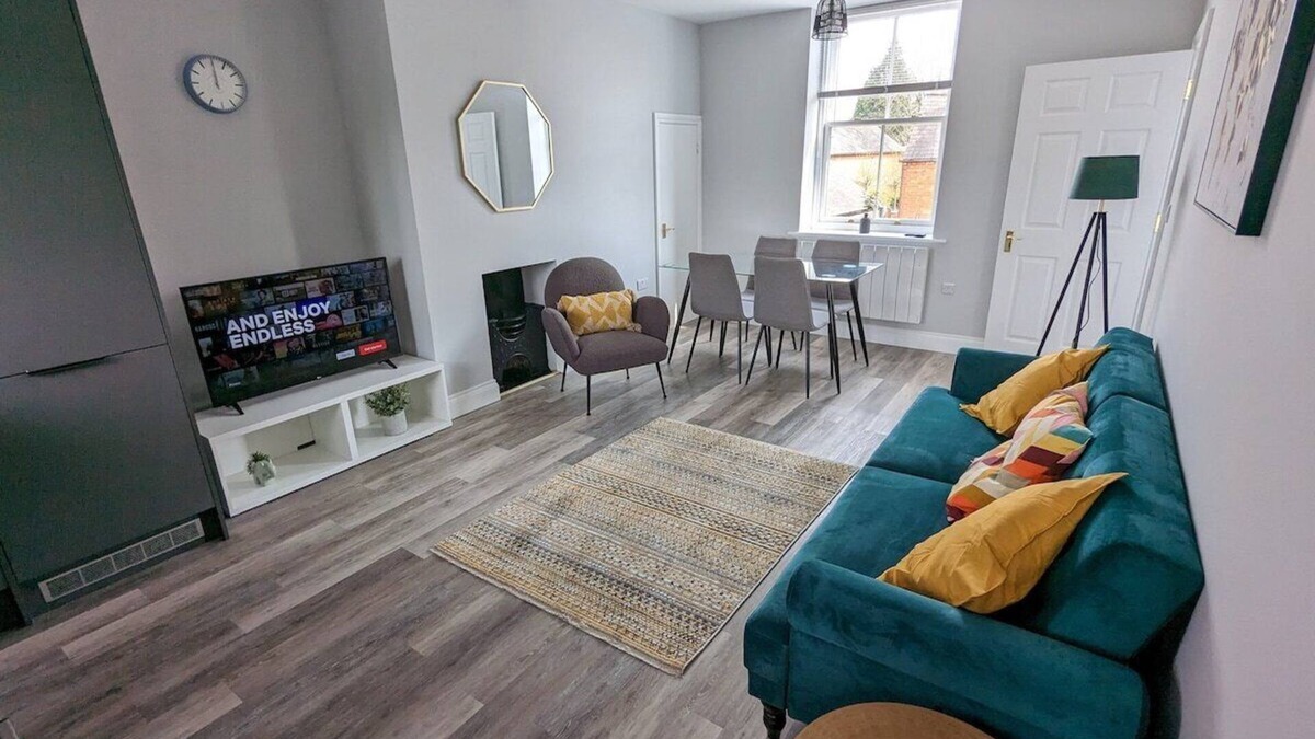 Husbands Bosworth Apartment | Modern 2-bed Apartment - inc private parking