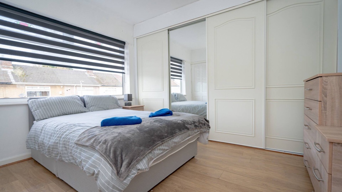 Liverpool House | Modern 2-Bed House Liverpool close to Aintree Hosp