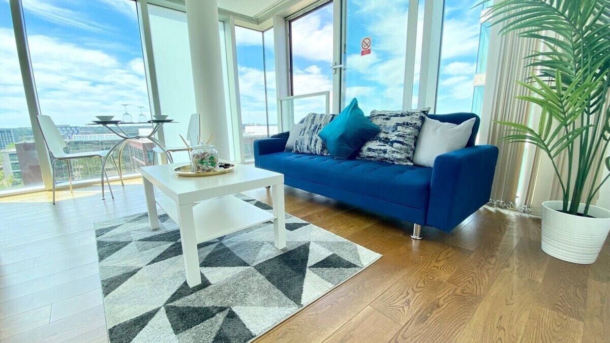 Central Milton Keynes Apartment | Modern 2 bed in central MK, Free Parking, Smart TV