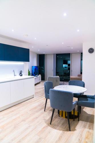 Castlefield Apartment | Modern 2 Bed Penthouse with Stunning views in Manchester City Center