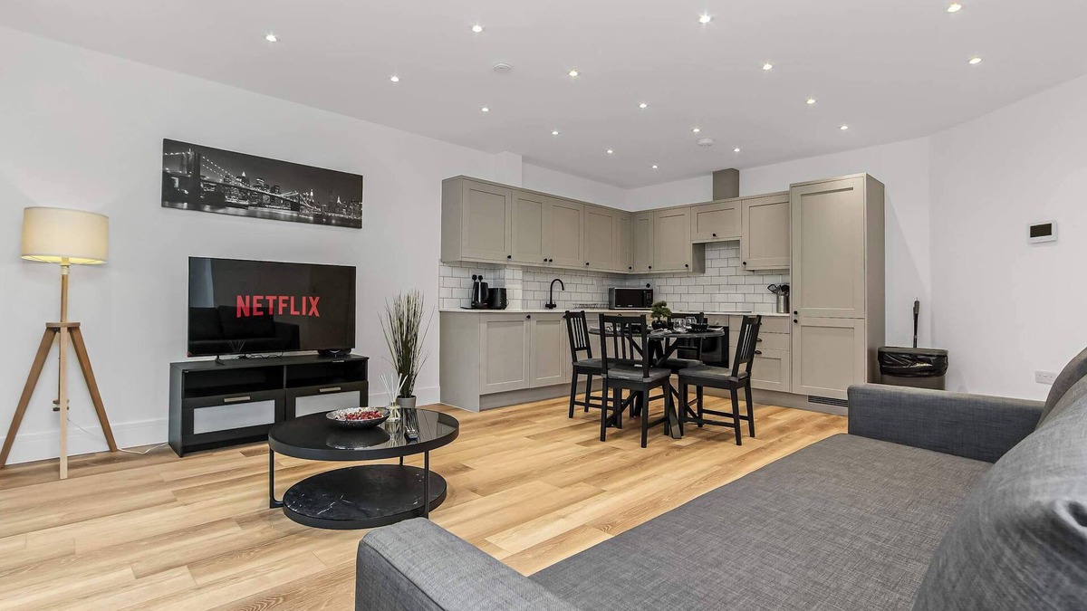 Addiscombe Apartment | Modern 2 Bedroom Stay, Balcony, East Croydon
