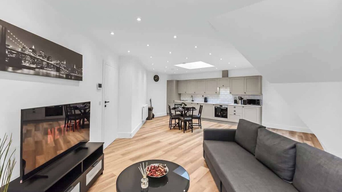 Addiscombe Apartment | Modern 2 Bedroom Stay, Balcony, East Croydon
