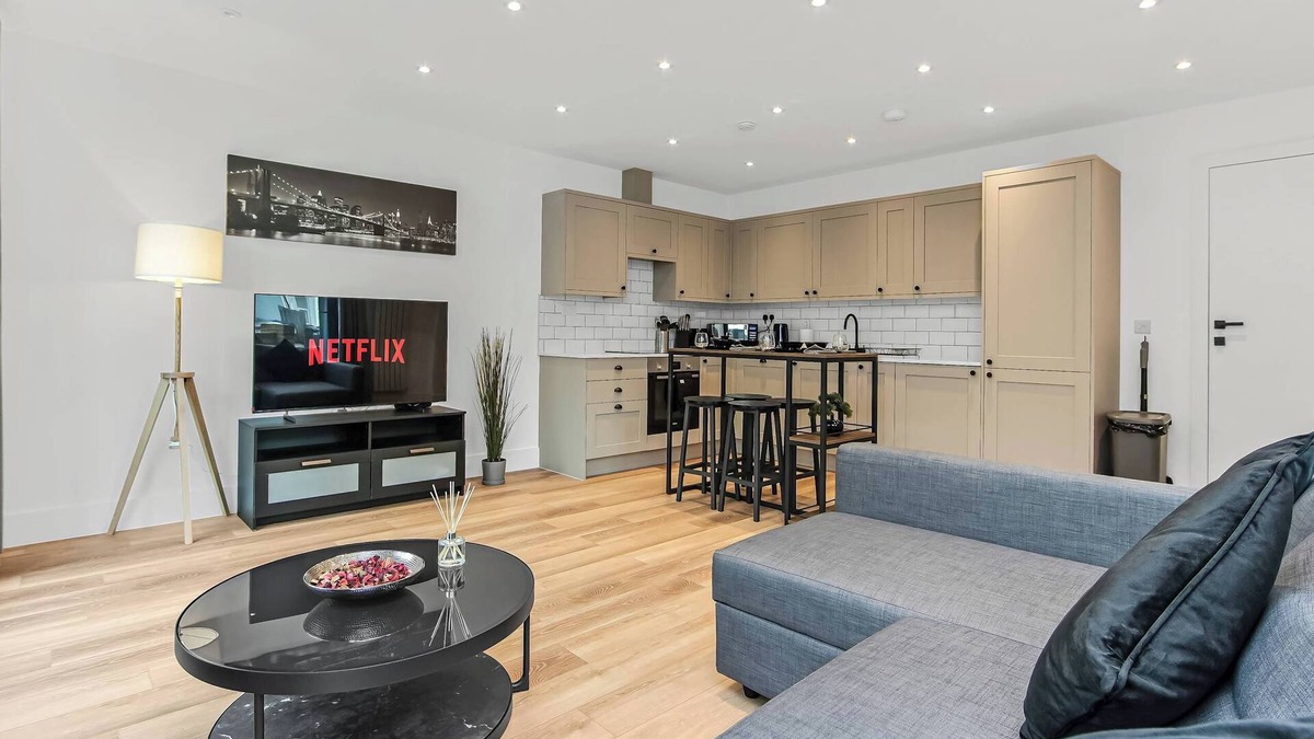 Addiscombe Apartment | Modern 2 Bedroom Stay | 10Min Walk to East Croydon