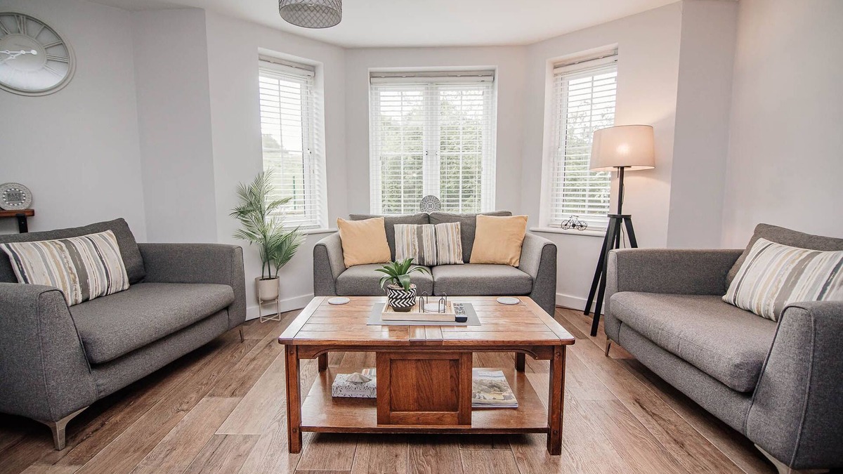 Kirk Sandall Apartment | Modern 2 Bedroom 2 Bathroom Scenic Views Apartment