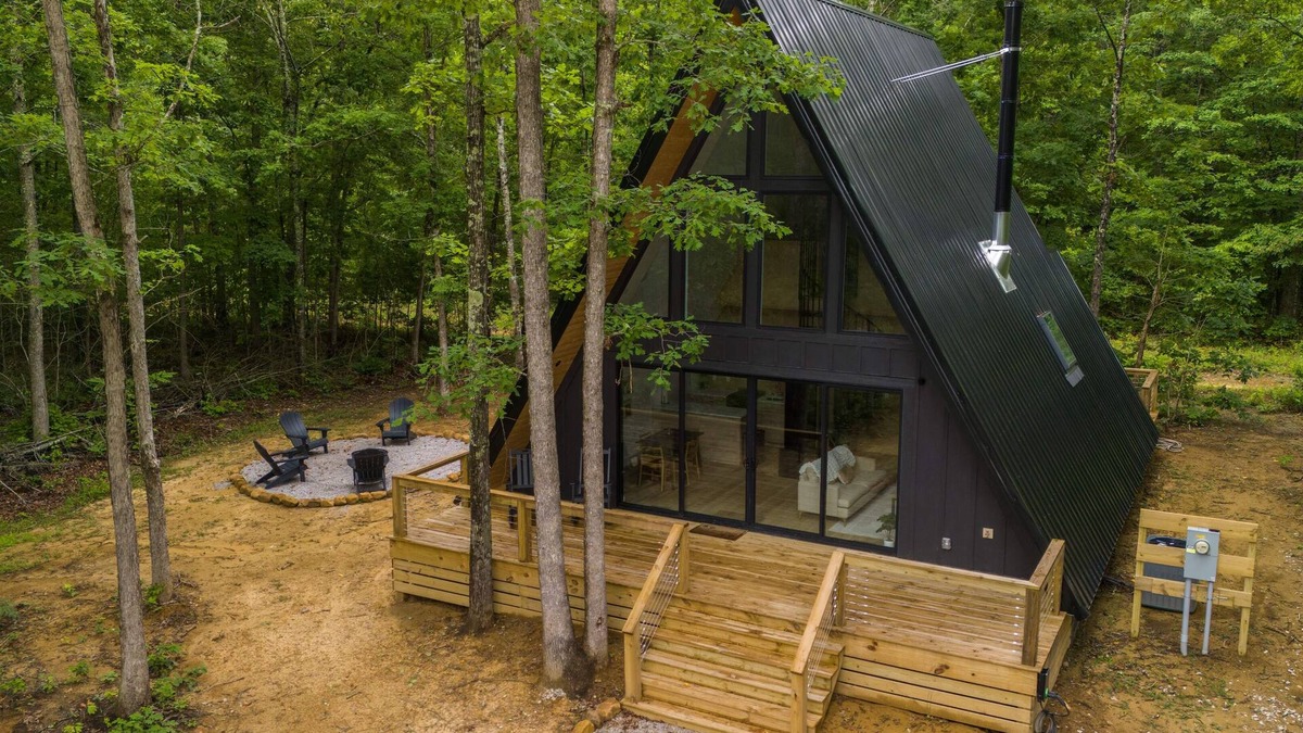 Monteagle Cabin | Modern 2-bedroom A-frame with WiFi, AC and hot tub in fabulous Monteagle