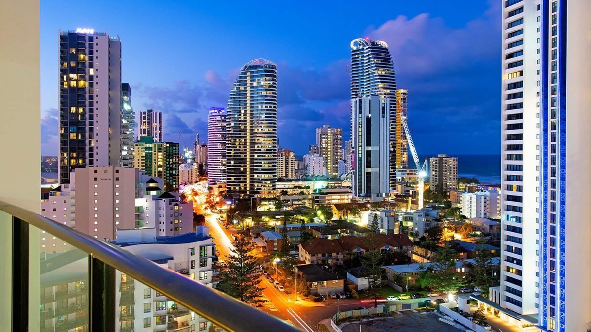 Broadbeach Apartment | Modern 2 Bedroom Apartment in Sierra Grand - CoastHM