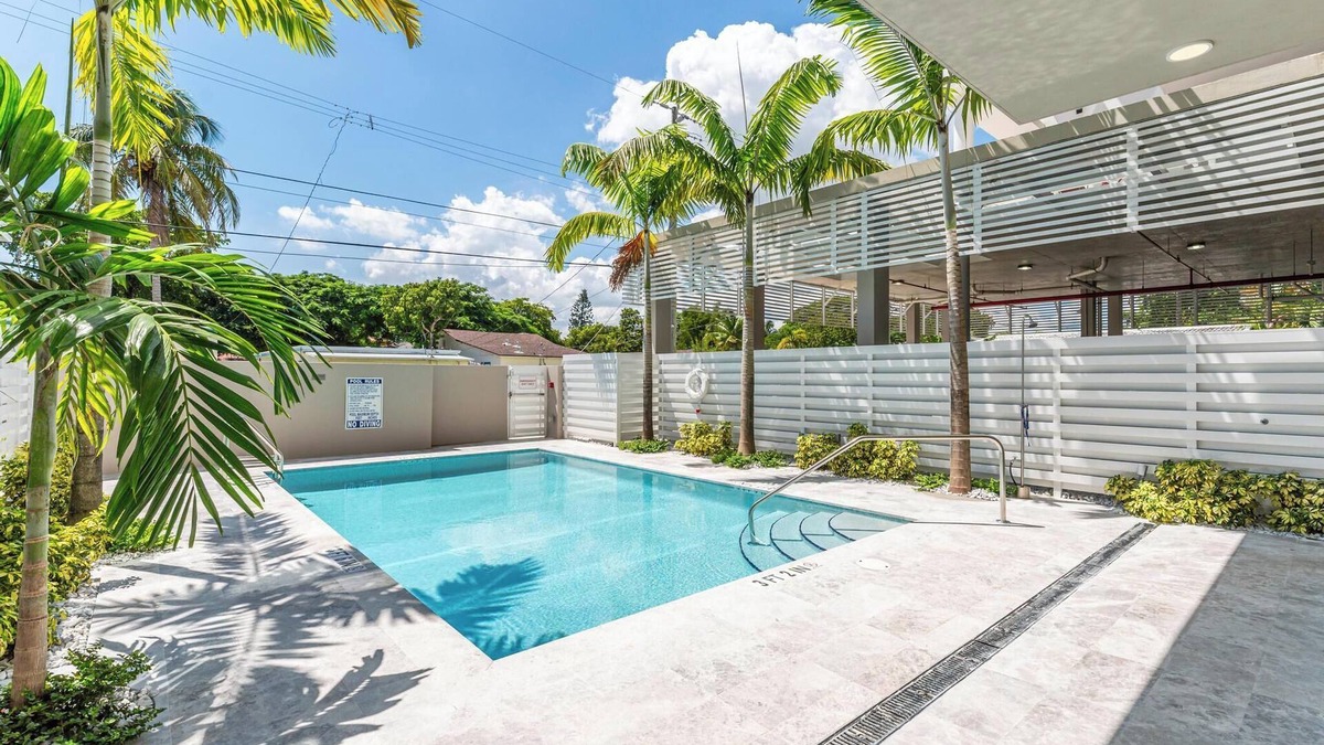 Parkside Apartment | Modern 2-bedroom apartment w/Pool near beach and airport